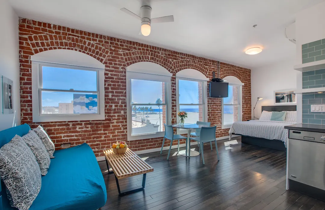 Venice Breeze Suites-1